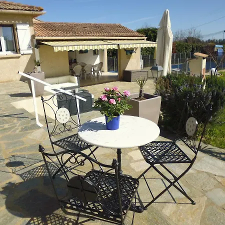 Mit Grosser Sommerkueche Und Pool, 8 Minuten Zum Sandstrand Cap Sud